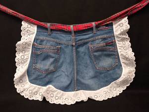 lot 9981 image: Adorable Blue Jean Apron WLace