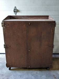 lot 9993 image: Rolling Metal Shop&nbsp Cabinet wDoors- Heavy Metal