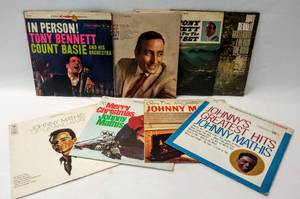 lot 211 image: 4 Vintage Tony Bennett Albums & 4 Johnny Mathis Albums