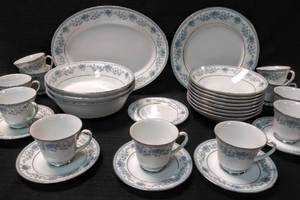 lot 10002 image: Noritake Contemporary Fine Bone China   Blue Hill #2482 Pattern  Dinnerware 35 Pieces