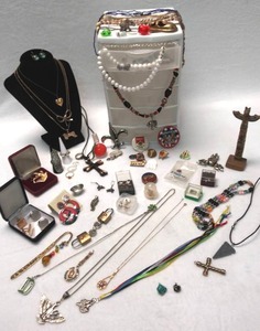 lot 10023 image: Small 5 Drawer Storage Unit Full of Cool Vintage Jewelry & Other Items  Cuff-links, US Navy Discharge Pin & So Much More