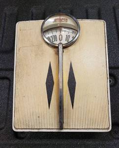 lot 3203 image: Vintage Detecto Scale