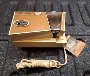 lot 3204 image: Vintage General Electric Sharpener with Original Tag