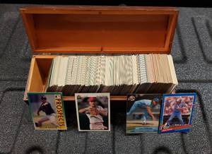 lot 3205 image: Early 1990s Baseball Cards in Wooden Box -Fleer,Upper deck