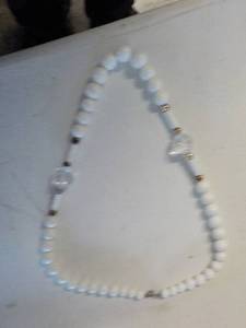 lot 6262 image: white necklace