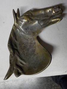 lot 6278 image: Metal Horse Head ashtray 6 x 6