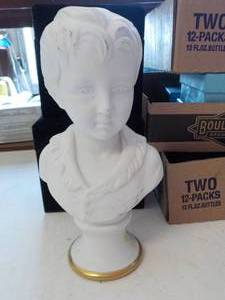 lot 6292 image: Bust figurine glass 9 tall