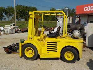 lot 6201 image: Forklift 6000 LB Hyster 4 cyl propane