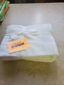 lot 1425 image: 4 pc hand towel set