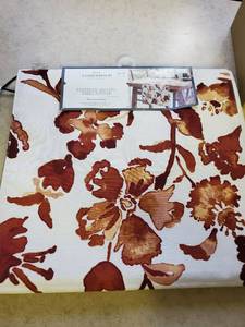 lot 1440 image: Extended Length Table Runner 14 X 108 warm Watercolor Rustredcream Brand