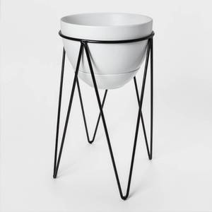 lot 1621 image: Planter 21.65 - White - Project 62