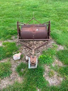 lot 109 image: Antique farm 3 point hitch scrapper