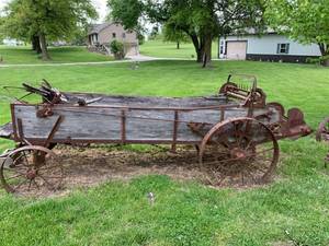 lot 113 image: Antique horse drawn manure spreader