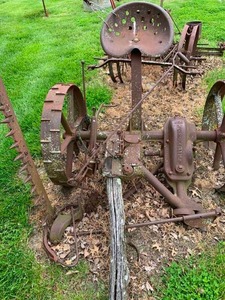 lot 115 image: Antique horse drawn sickle bar mower