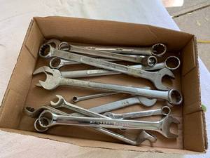 lot 33 image: Wrench Box Lot