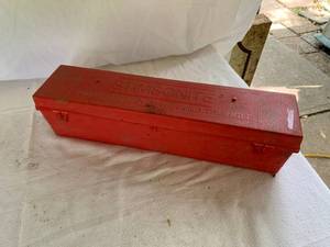 lot 38 image: Highway Flare Set