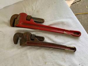 lot 39 image: Craftsman Pipe Wrench 2pc