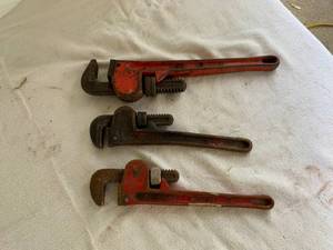 lot 40 image: 3pc Pipe Wrench Lot