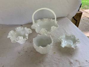lot 45 image: Milk Glass Glassware Lot