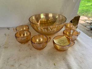 lot 46 image: Eggnog Bowl Set