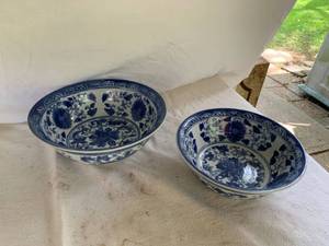 lot 48 image: 2PC Flow Blue Bowl Set
