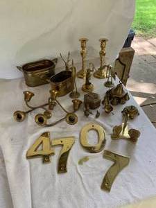 lot 49 image: Large Brass Lot