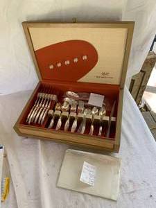 lot 58 image: 1847 Roger Bros Silverware Set
