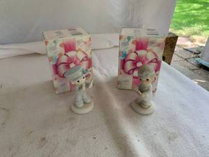 lot 61 image: 2PC Precious Moments Lot