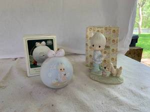 lot 65 image: 2PC Precious Moments Lot