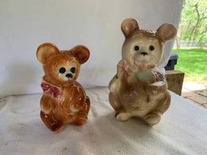 lot 75 image: 2PC Bear Vase Lot