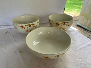 lot 80 image: 3PC Hall Jewel Tea