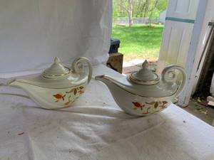 lot 84 image: 2PC Hall Jewel Tea