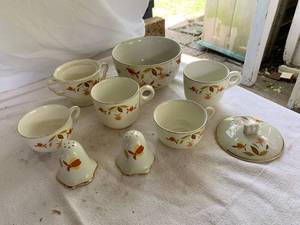 lot 86 image: Large Hall Jewel Tea Lot