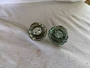 lot 88 image: 2PC Glass Doorknob set