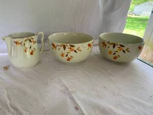 lot 95 image: 3PC Hall Jewel Tea