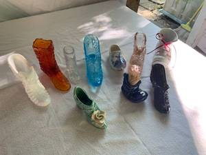 lot 97 image: Decorative Shoe Lot