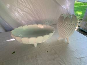 lot 109 image: 2PC Milkglass Set
