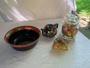 lot 113 image: 4PC Collectible Lot