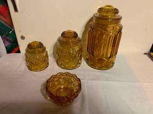 lot 115 image: 4PC Moon & Stars Lot