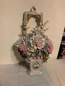 lot 131 image: Decorative Vase Wall hanger
