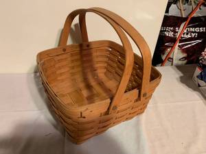 lot 142 image: 1993 Large Longaberger Basket