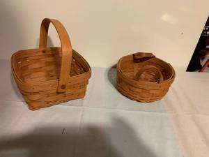 lot 143 image: 1990 2PC SIGNED Longaberger Basket Lot