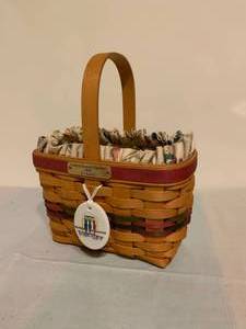 lot 146 image: 1999 SIGNED Longaberger Bee Basket