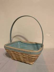 lot 147 image: 2002 SIGNED Longaberger Easter Basket