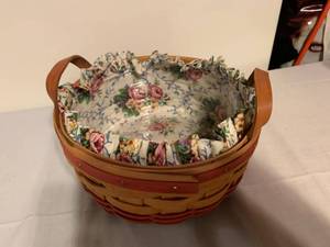 lot 149 image: 1995 SIGNED Longaberger Basket