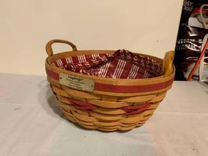 lot 150 image: 1999 SIGNED Longaberger Popcorn Basket