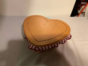 lot 151 image: 1999 SIGNED Longaberger Heart Basket