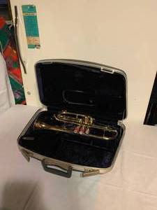lot 155 image: Nice CONN Trumpet in Case