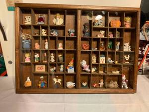 lot 164 image: Collectible Shelf Display
