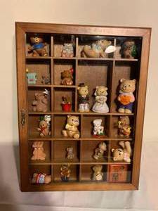 lot 165 image: Collectible Bear Shelf Display